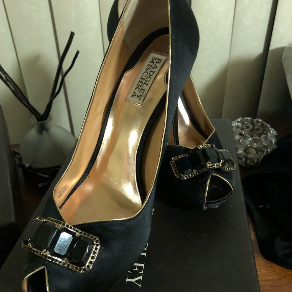 Size 9 peep toe pumps